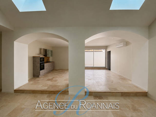 Maison type loft à vendre à ROANNE avec 4 chambres, cour et — photo du bien