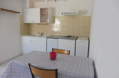 SAINT ETIENNE DE FONTBELLON - Appartement T2 30 m2 au 1er étage — photo du bien
