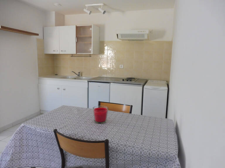 SAINT ETIENNE DE FONTBELLON - Appartement T2 30 m2 au 1er étage — photo 1