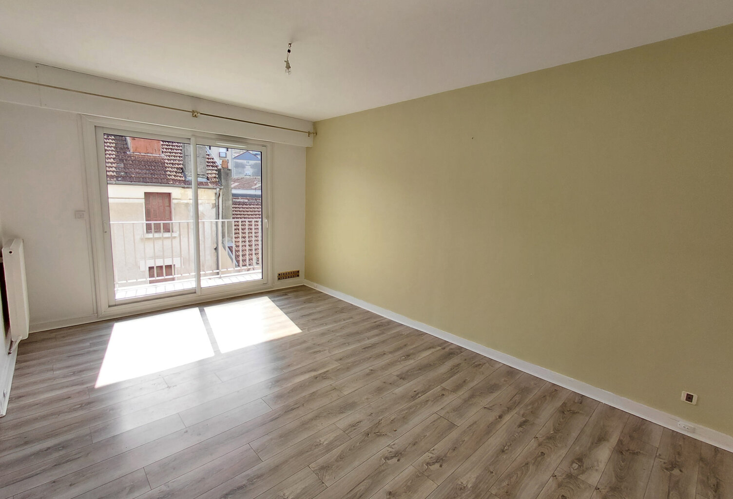 Appartement de type 2 avec balcon et cave — photo 1