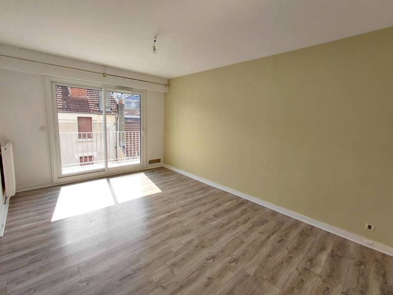 Appartement de type 2 avec balcon et cave — photo 1
