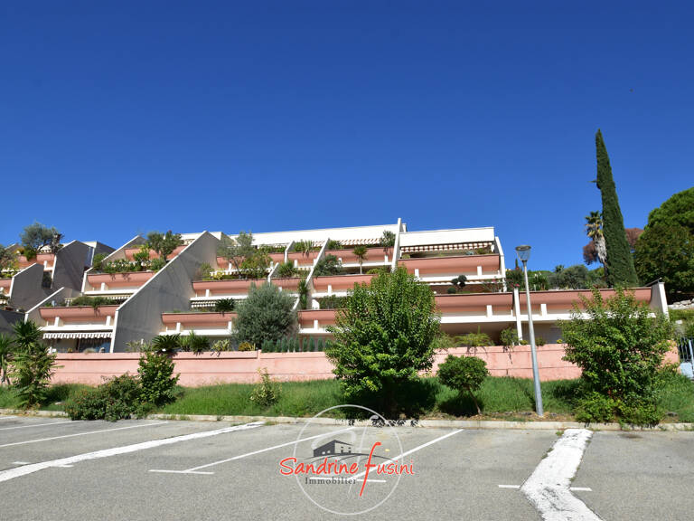 Carros (secteur bas) : Superbe 3 pièces avec deux belles ter — photo 1