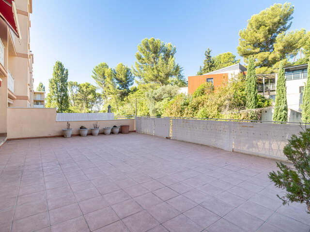 T3 57m2 + Terrasse de 67 m2 - garage et cave — photo du bien