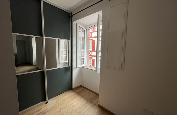 Appartement T2 entièrement rénové à Saint-Jean-Pied-de-Port — photo 3