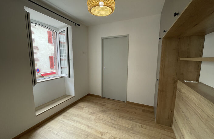 Appartement T2 entièrement rénové à Saint-Jean-Pied-de-Port — photo 5