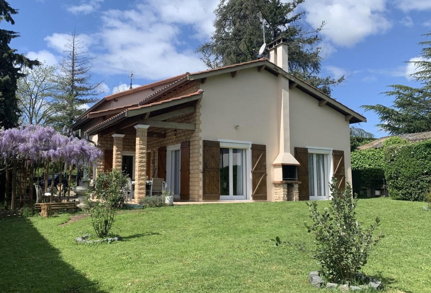 BELLE MAISON FAMILIALE DE 6 PIECES DE 148 M2 + ANNEXES SUR U — photo 1