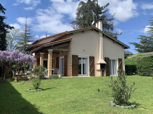BELLE MAISON FAMILIALE DE 6 PIECES DE 148 M2 + ANNEXES SUR U — photo du bien