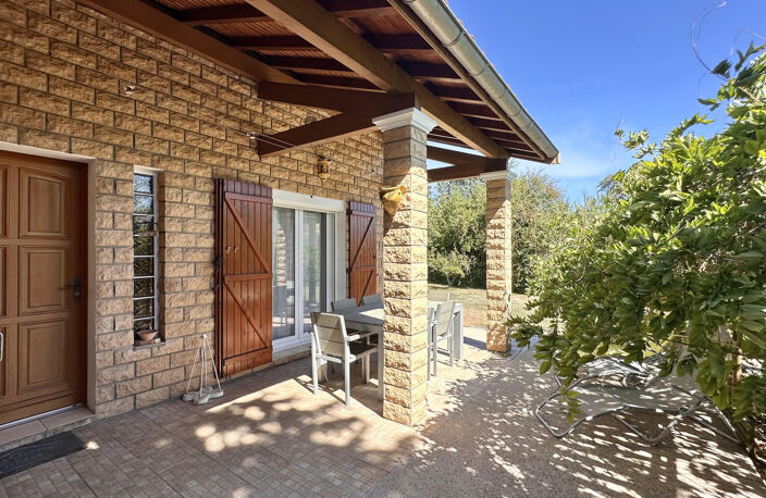 BELLE MAISON FAMILIALE DE 6 PIECES DE 148 M2 + ANNEXES SUR U — photo 2