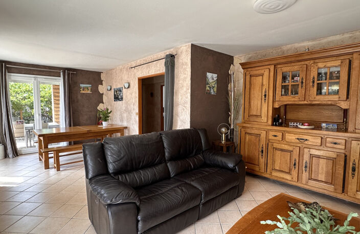 BELLE MAISON FAMILIALE DE 6 PIECES DE 148 M2 + ANNEXES SUR U — photo 5