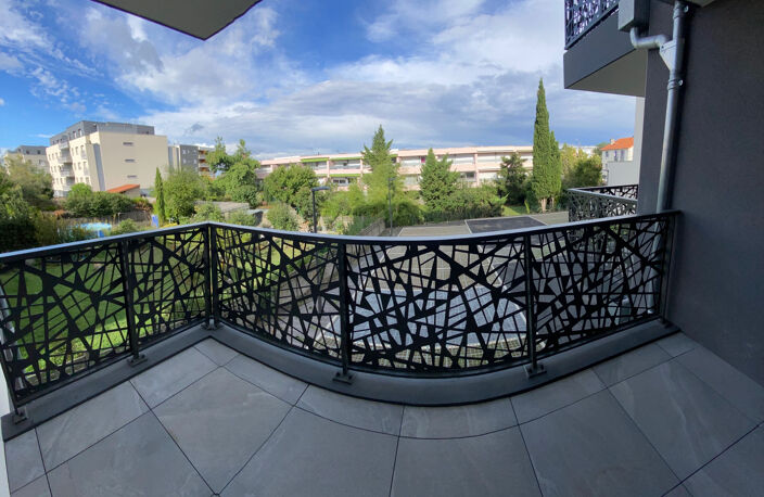 T2 - Balcon et stationnement - Quartier Fontaine du Bac — photo 5