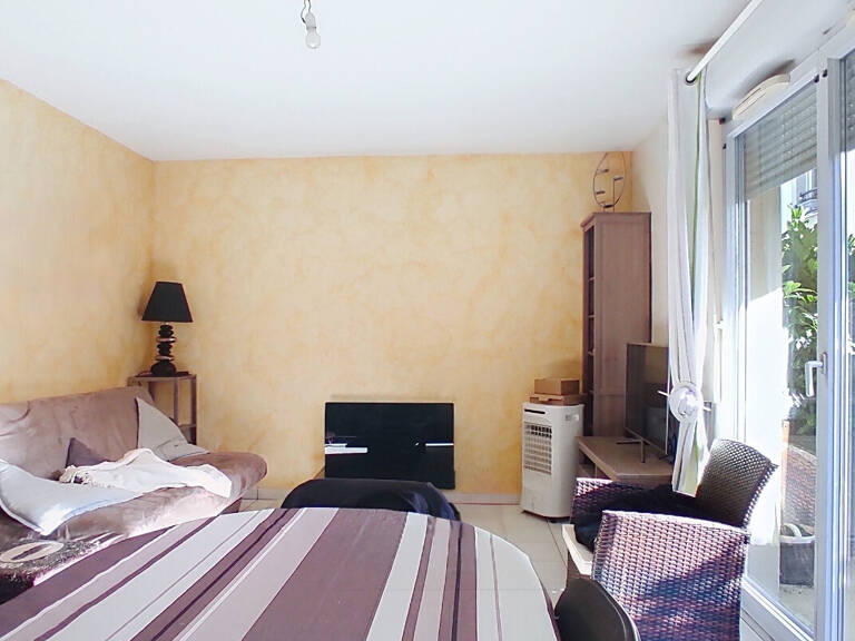 Appartement 3 Pièces 2 chambres, en rez de jardin dans résidence avec piscine et 2 parkings — photo 1