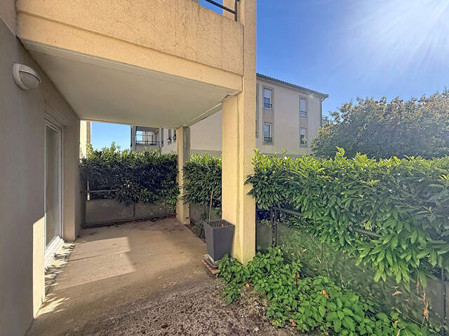 Appartement 3 Pièces 2 chambres, en rez de jardin dans résidence avec piscine et 2 parkings — photo du bien