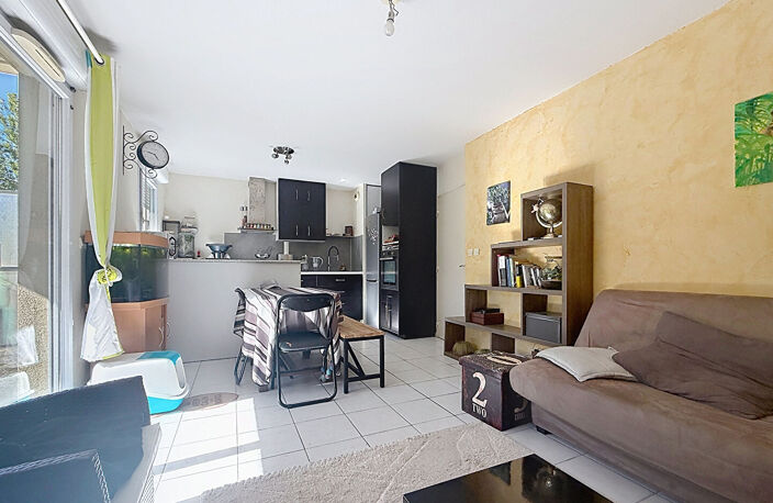 Appartement 3 Pièces 2 chambres, en rez de jardin dans résidence avec piscine et 2 parkings — photo 2