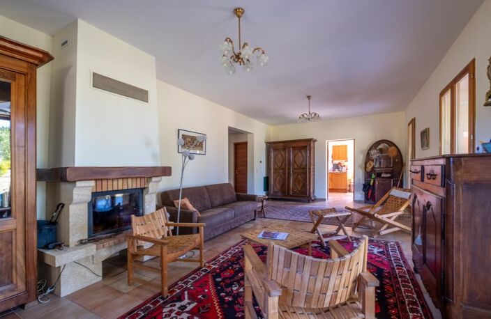 Exclusivité, Saint Etienne les Orgues, Belle maison familiale de 152 m2 avec piscine, garage et 5 350 m² de terrain — photo 5