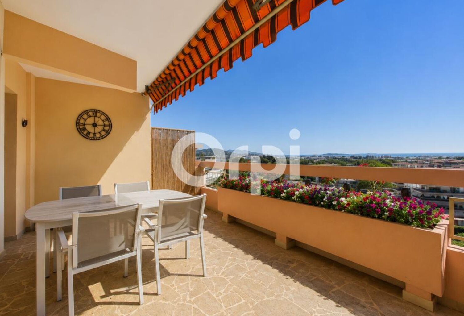 VUE MER - DERNIER ÉTAGE - GRANDE TERRASSE - GARAGE ET CAVE — photo 1