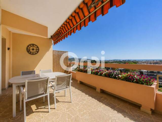 VUE MER - DERNIER ÉTAGE - GRANDE TERRASSE - GARAGE ET CAVE — photo du bien