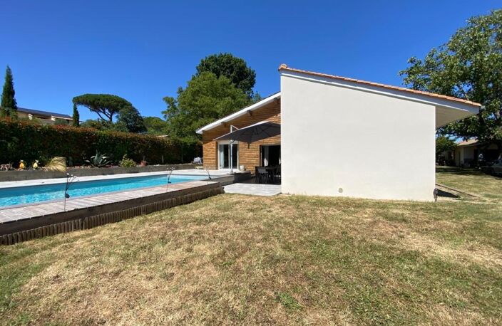Maison familiale 4 chambres, avec piscine, dépendance, et vue dégagée — photo 4