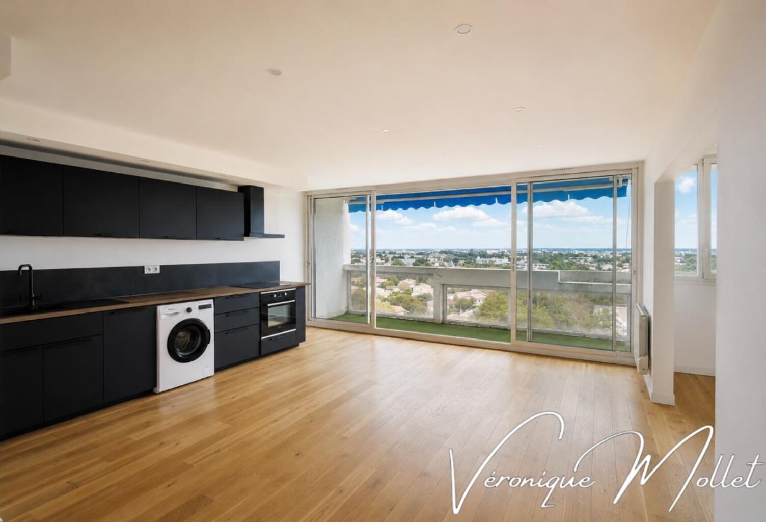 MÉRIGNAC – 10e ET DERNIER ÉTAGE, LA VUE COMME HORIZON - GARAGE DISPONIBLE EN OPTION - — photo 1