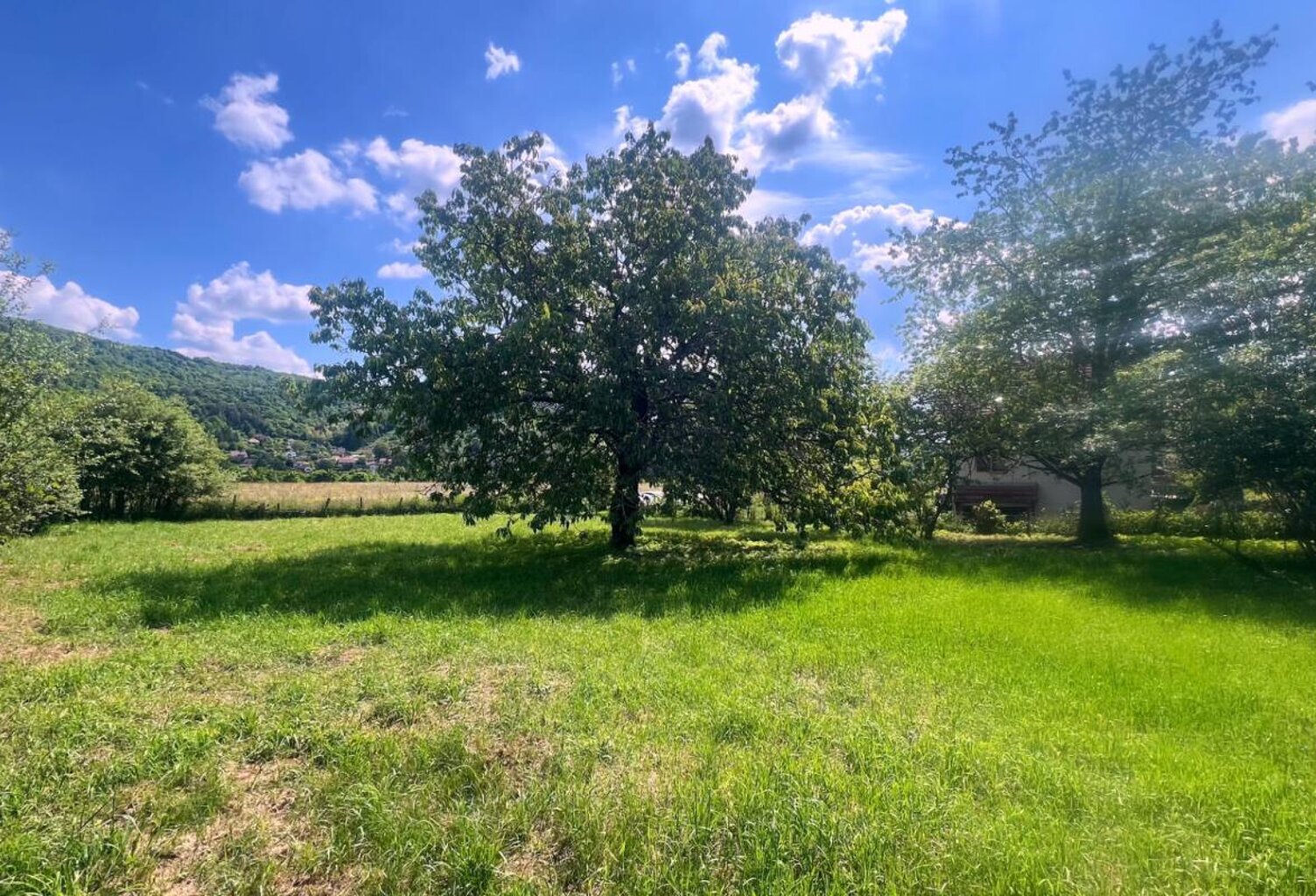 Terrain plat 1301 m2 constructible au calme — photo 1