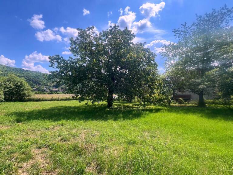 Terrain plat 1301 m2 constructible au calme — photo 1