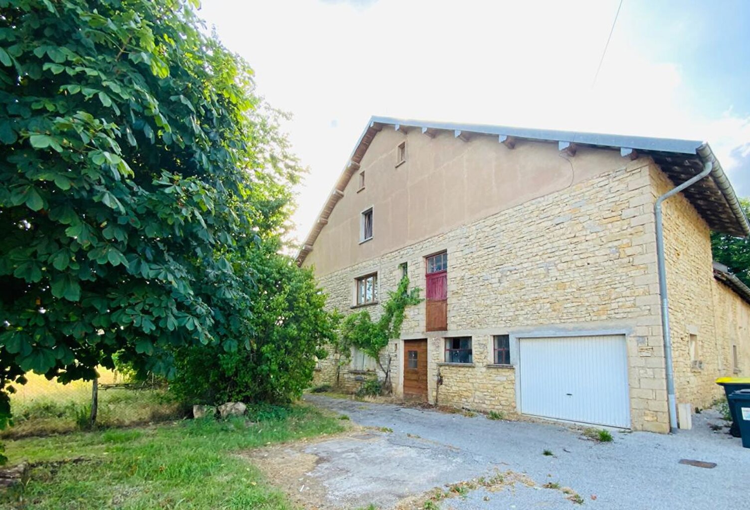 Ferme avec pont de grange à rénover — photo 1