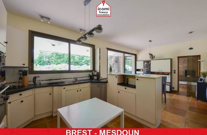 FINISTERE - Brest (29200) - A VENDRE MAISON D’ARCHITECTE DE 248 M² – 5 CHAMBRES - JARDIN SANS VIS-VIS DE 2300 M² - GARAGE DE 41 M² - CHAUFFAGE AU SOL  - VMC DOUBLE FLUX- DPE C — photo 3