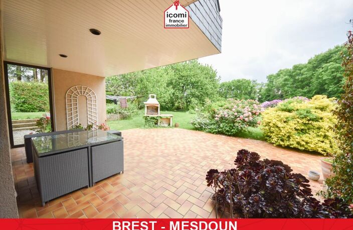 FINISTERE - Brest (29200) - A VENDRE MAISON D’ARCHITECTE DE 248 M² – 5 CHAMBRES - JARDIN SANS VIS-VIS DE 2300 M² - GARAGE DE 41 M² - CHAUFFAGE AU SOL  - VMC DOUBLE FLUX- DPE C — photo 4