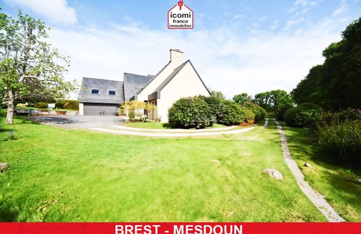 FINISTERE - Brest (29200) - A VENDRE MAISON D’ARCHITECTE DE 248 M² – 5 CHAMBRES - JARDIN SANS VIS-VIS DE 2300 M² - GARAGE DE 41 M² - CHAUFFAGE AU SOL  - VMC DOUBLE FLUX- DPE C — photo 2