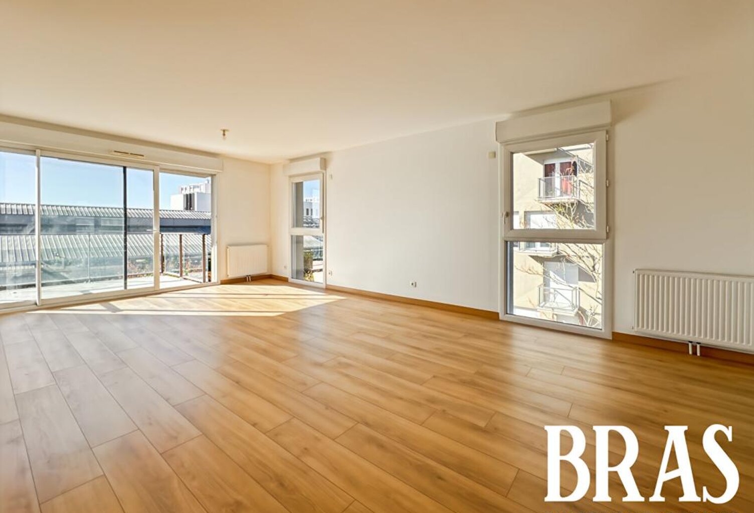 APPARTEMENT 4 CHAMBRES - BALCON - DOUBLE GARAGE — photo 1