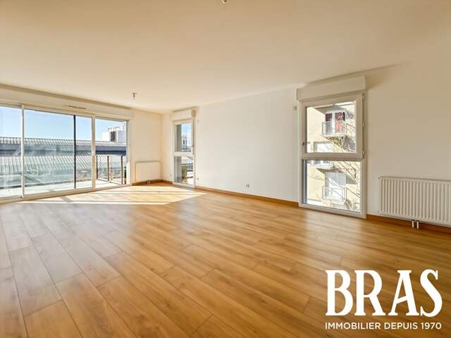 APPARTEMENT 4 CHAMBRES - BALCON - DOUBLE GARAGE — photo du bien