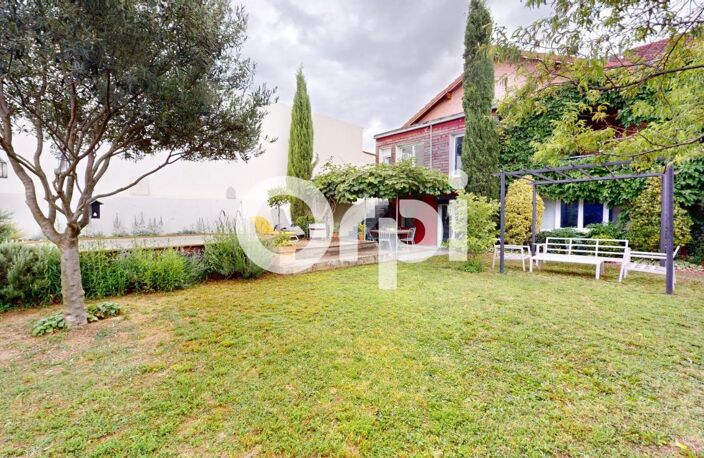 BRON – MAISON LOFT D'EXCEPTION AVEC PISCINE ET JARDIN SANS VIS-À-VIS — photo 2