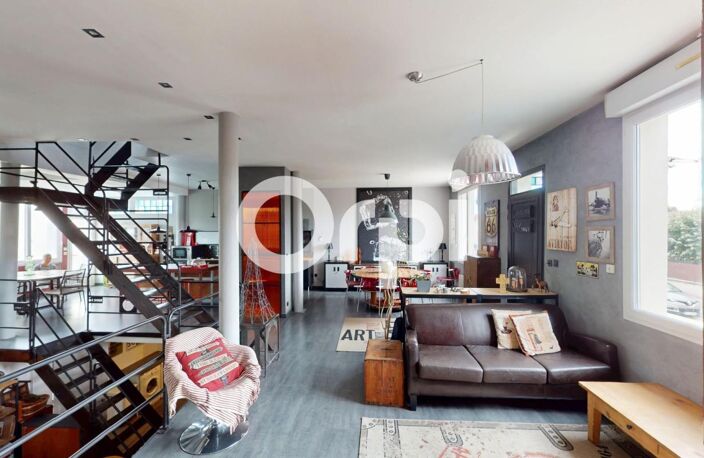 BRON – MAISON LOFT D'EXCEPTION AVEC PISCINE ET JARDIN SANS VIS-À-VIS — photo 3