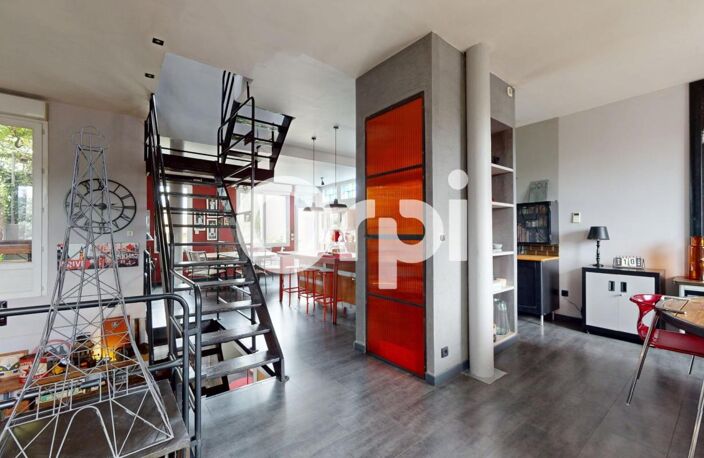BRON – MAISON LOFT D'EXCEPTION AVEC PISCINE ET JARDIN SANS VIS-À-VIS — photo 4
