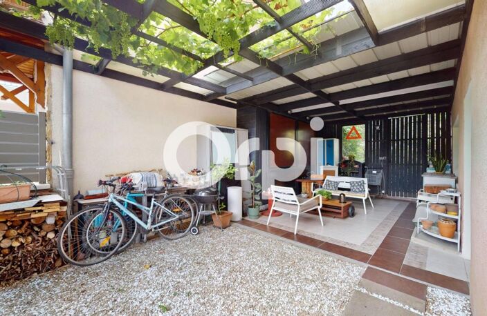 BRON – MAISON LOFT D'EXCEPTION AVEC PISCINE ET JARDIN SANS VIS-À-VIS — photo 5