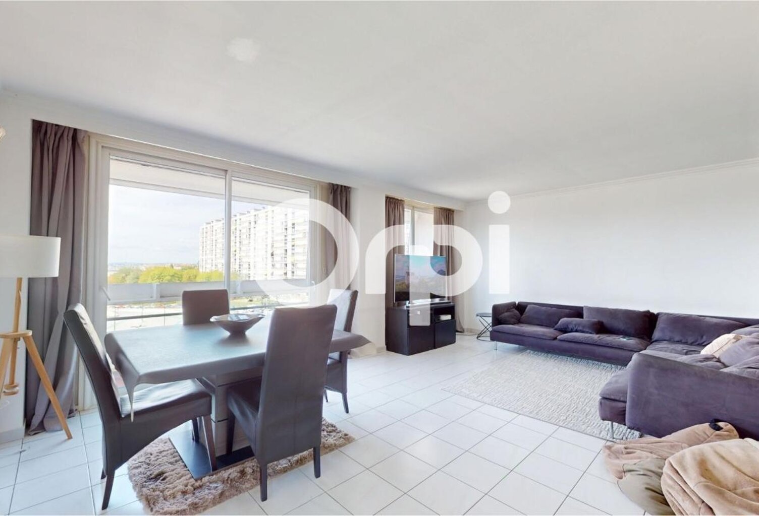 BRON – T4 séjour double traversant avec balcon et superbe vue sur Fourvière — photo 1