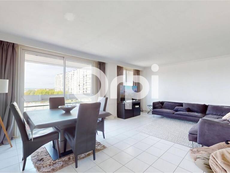 BRON – T4 séjour double traversant avec balcon et superbe vue sur Fourvière — photo 1