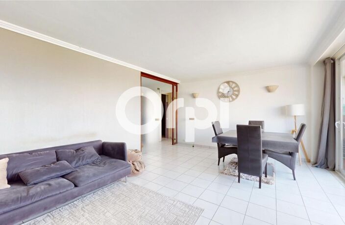 BRON – T4 séjour double traversant avec balcon et superbe vue sur Fourvière — photo 2