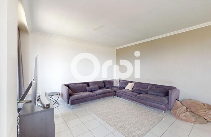 BRON – T4 séjour double traversant avec balcon et superbe vue sur Fourvière — photo 4