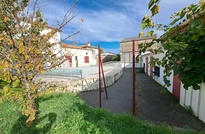 Saint Christophe Maison ancienne 5 chambres ,dépendances, garages, piscine dans jardin clos à 25mm' de La Rochelle ! — photo 2