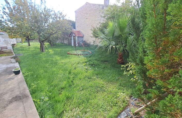 Saint Christophe Maison ancienne 5 chambres ,dépendances, garages, piscine dans jardin clos à 25mm' de La Rochelle ! — photo 3