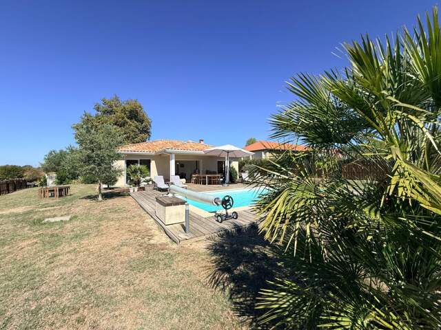Maison contemporaine et familiale avec piscine — photo du bien