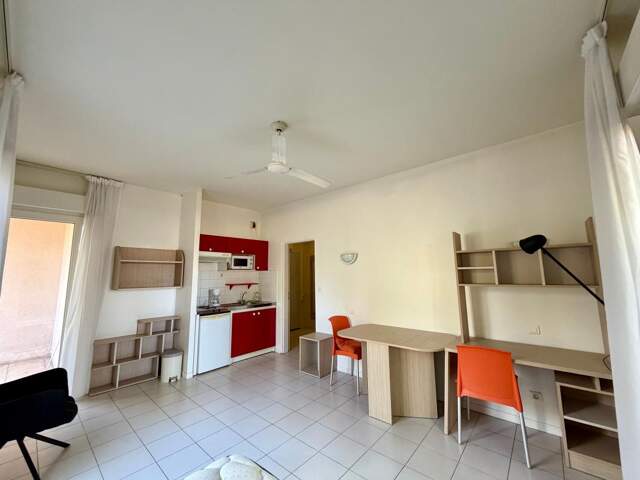 Appartement À Vendre — photo du bien