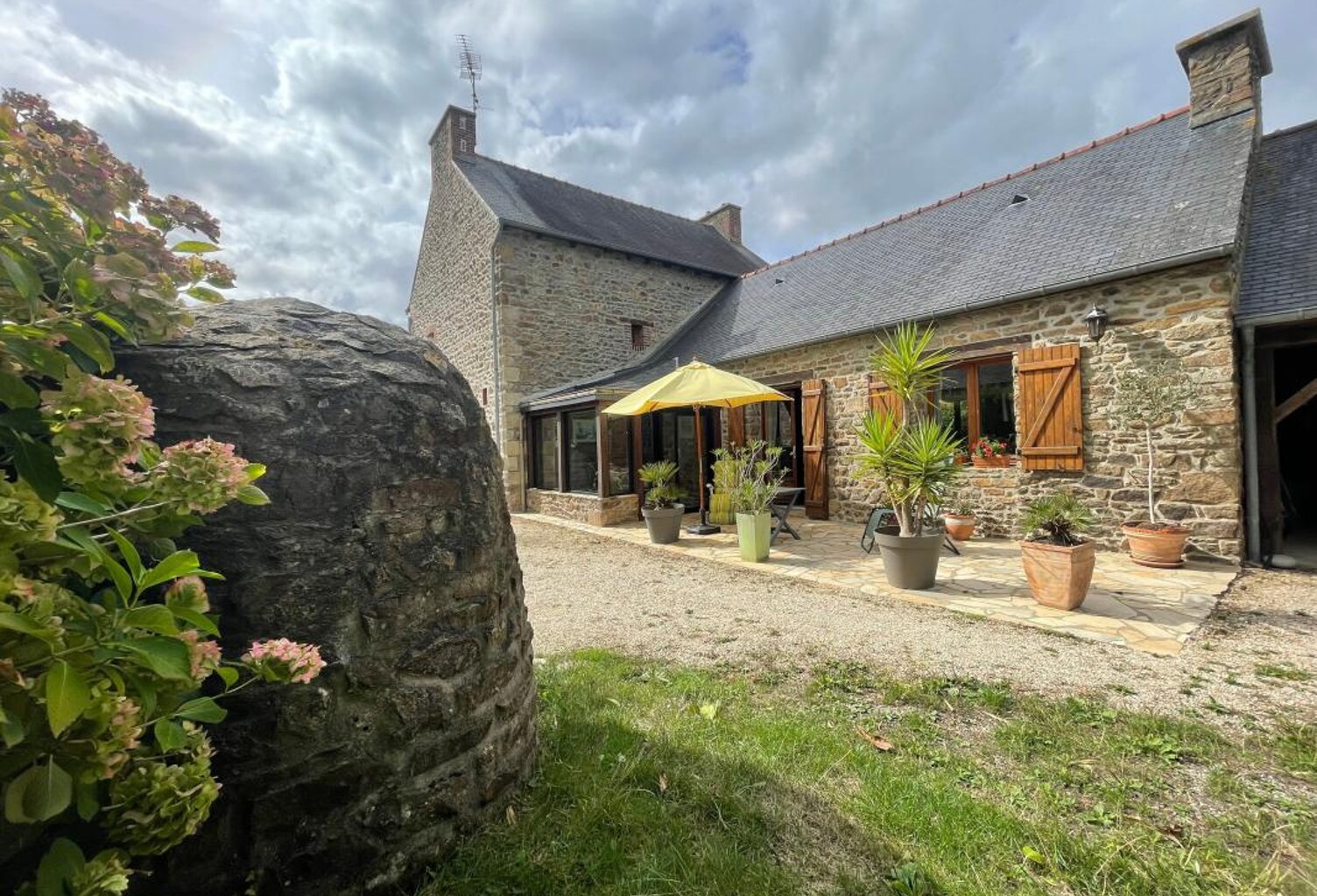 QUESSOY – Maison de caractère de 154 m² avec petit jardin d’hiver et terrain de 695 m² — photo 1