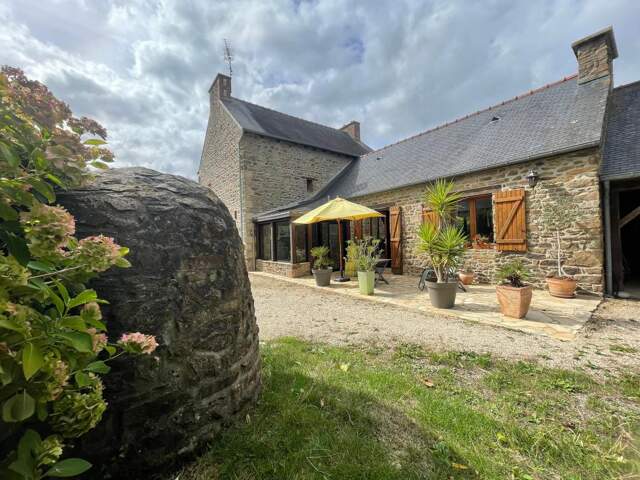 QUESSOY – Maison de caractère de 154 m² avec petit jardin d’hiver et terrain de 695 m² — photo du bien