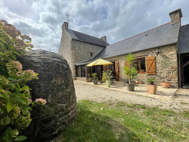QUESSOY – Maison de caractère de 154 m² avec petit jardin d’hiver et terrain de 695 m² — photo 1