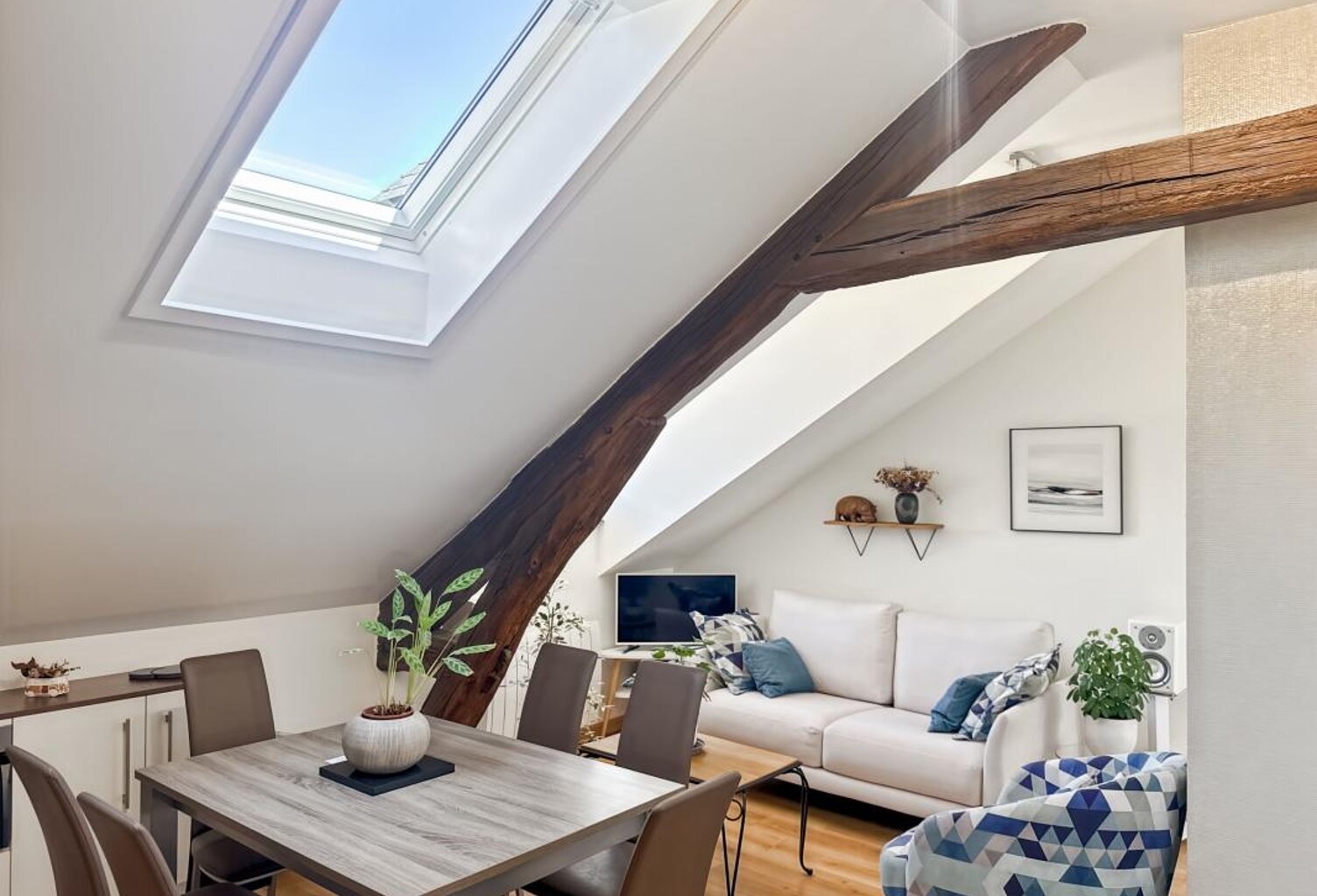 Confort, sécurité et vie à pied, lumineux avec stationnement privé proche centre ville 🔑 — photo 1