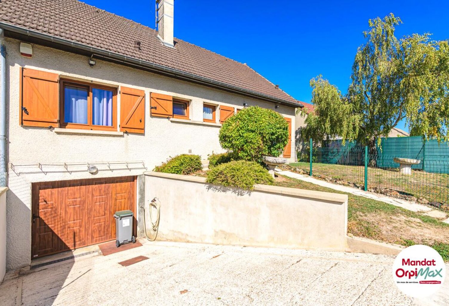 Maison de 140 m² avec confort de plain pied, jardin, sous sol, cave et garage — photo 1