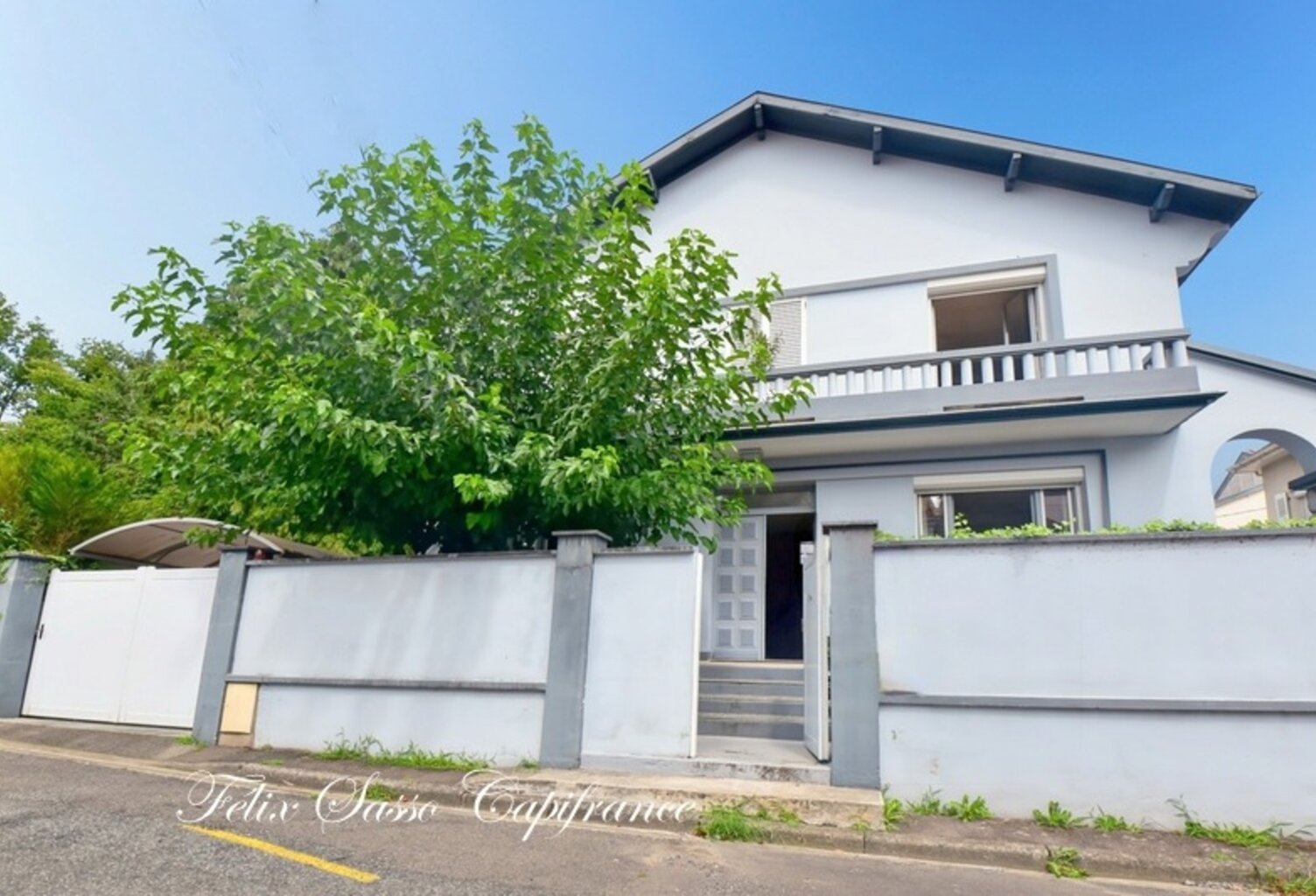 LOURDES (65),belle maison familiale d'environ 203 m2 avec 4 chambres et jardin ! — photo 1