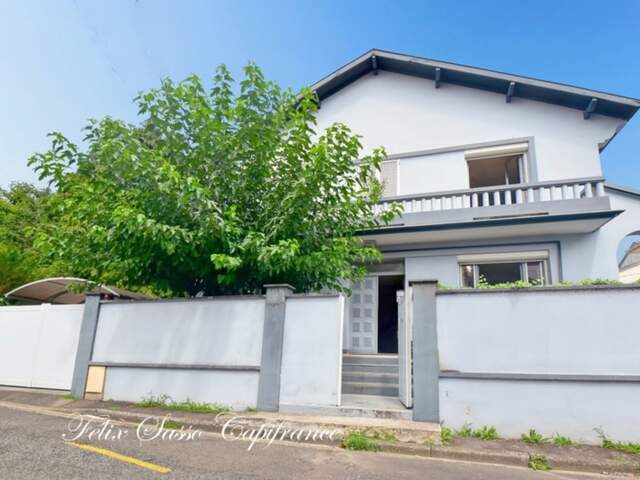 LOURDES (65),belle maison familiale d'environ 203 m2 avec 4 chambres et jardin ! — photo du bien