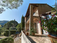 LASCOURS – MAISON FAMILIALE AVEC PISCINE, JARDIN EN RESTANQUES ET UNE VUE OMNIPRÉSENTE SUR LE GARLABAN — photo 2